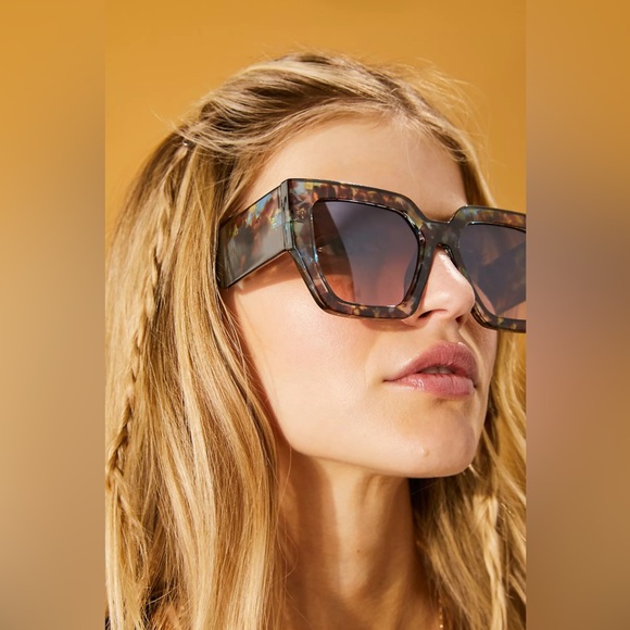 Free People Accessories - Free People Bell Air Square Sunglasses